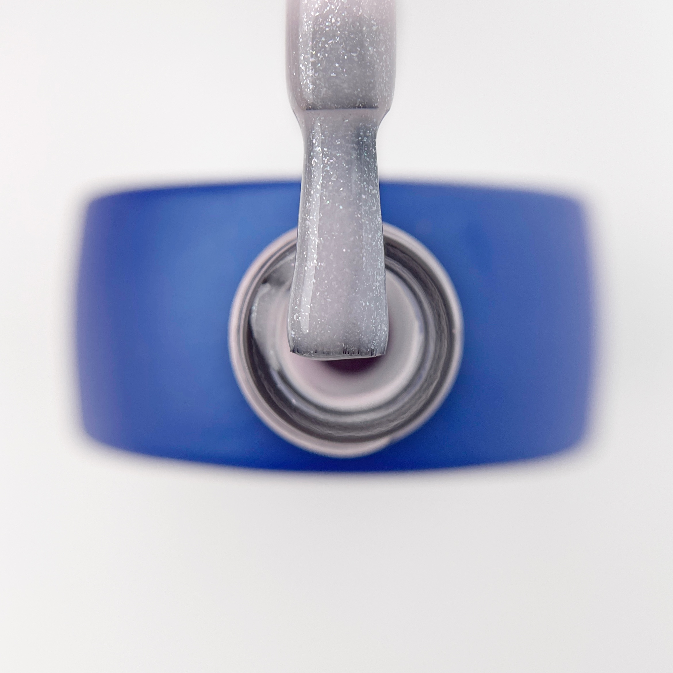 cover base gloss de touch, tono 2, color rosa lechoso con particulas de brillo opal