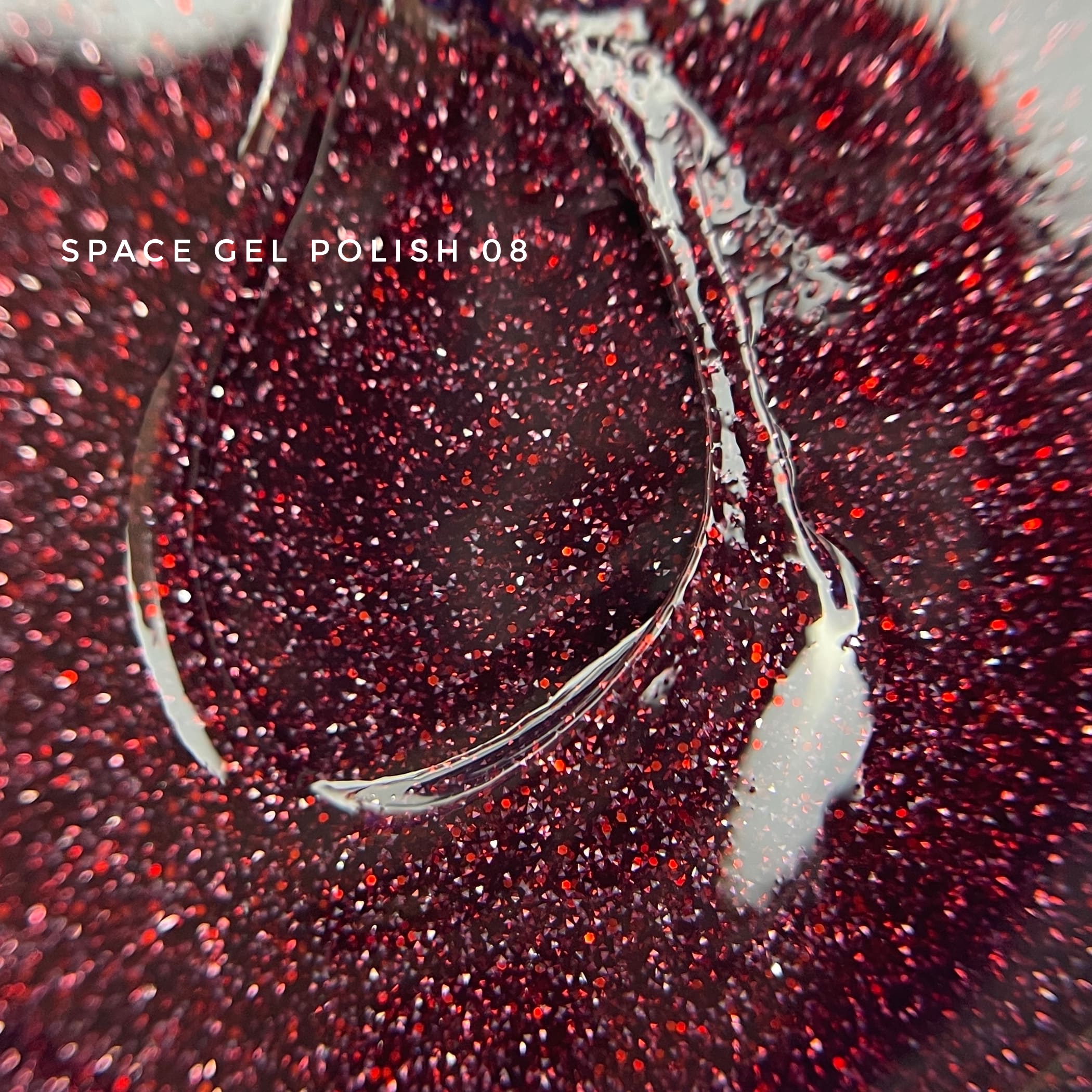 Esmalte de gel reflectante Touch Space 08 con brillo intenso bajo luz artificial. rojo sangre intenso